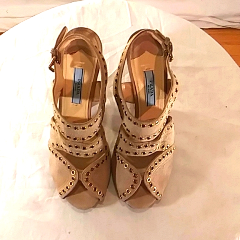 🔥🔥 Like New Prada (Italy) Taupe Suede Heels. - Picture 8 of 16